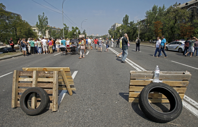 В будинках мешканців, які перекривали Харківське шосе, відновлять електропостачання 
