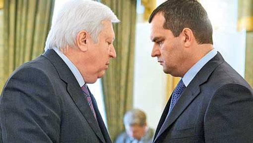 Интерпол отказывается искать Пшонку и Захарченко