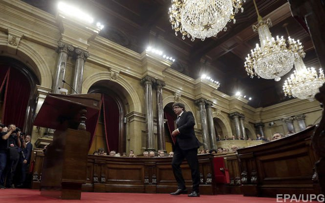 Відсторонений лідер Каталонії закликав до демократичного опору

