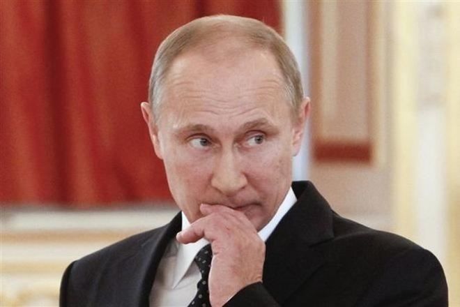 У Кремлі заявили, що Путіну не можна робити щеплення російською вакциною