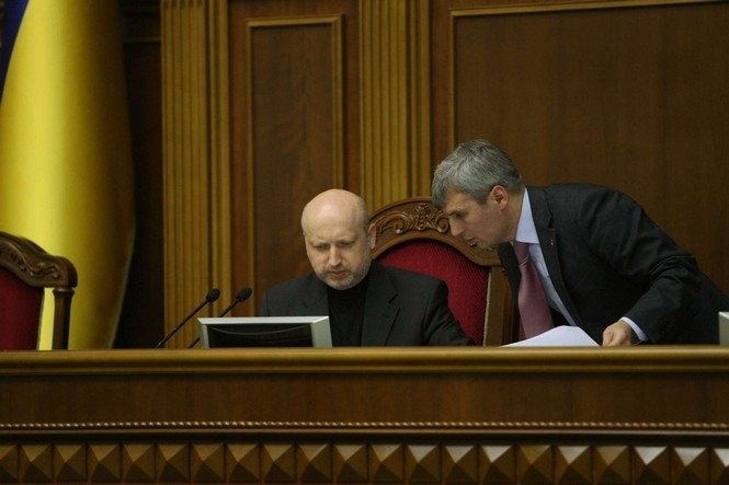 Турчинов говорит, что внеочередные выборы состоятся по действующему законодательству