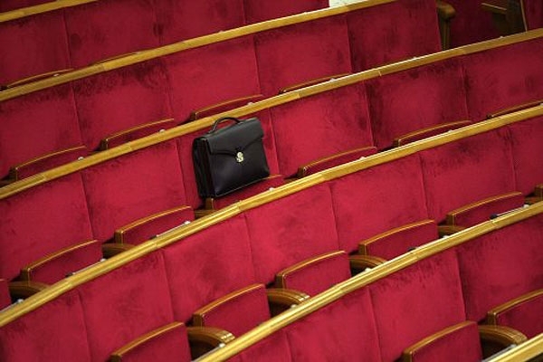 У квітні восьмеро нардепів не відвідали жодного засідання парламенту
