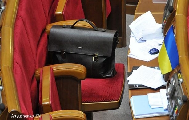 188 депутатів за три роки пропустили половину голосувань, - КВУ

