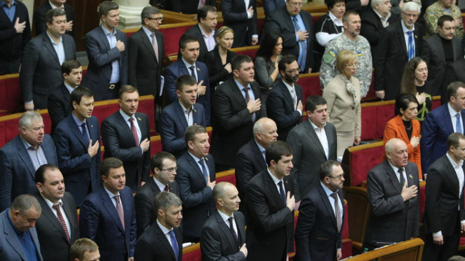 Рада досрочно прекратила полномочия депутатов Ефремовой и Юзьковой