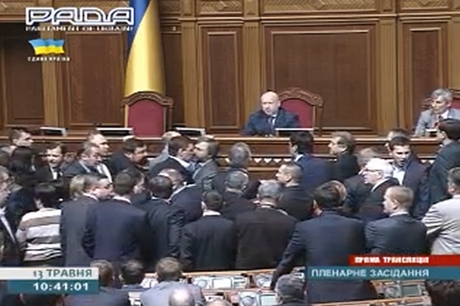 Турчинов позбавив Симоненка слова: брехунам не місце в парламенті!
