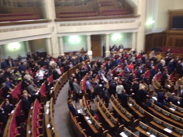 Рада проголосовала за прекращение полномочий крымского парламента