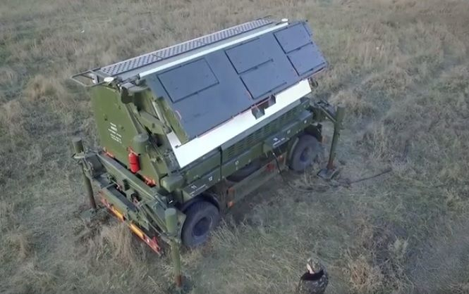 Порошенко показал готовый к испытаниям украинский 3D-радар