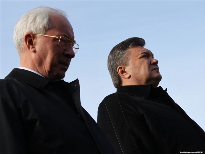 Печерський суд постановив узяти під варту Януковича та Азарова, - оновлено