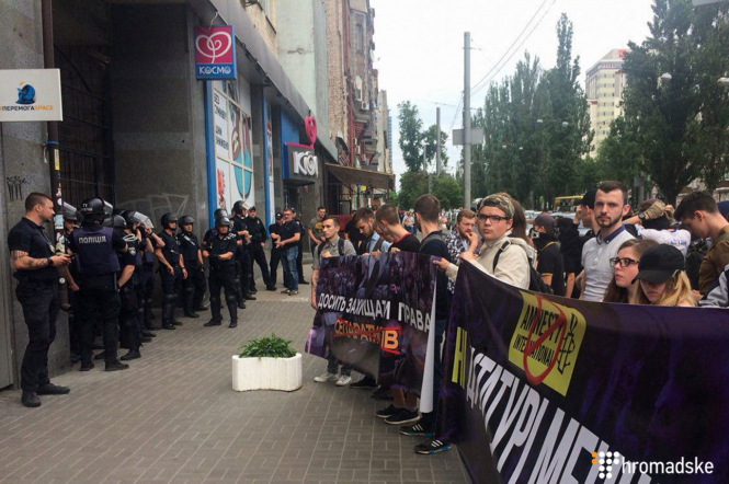 В центре Киева правые протестуют против дискуссии на тему ЛГБТ