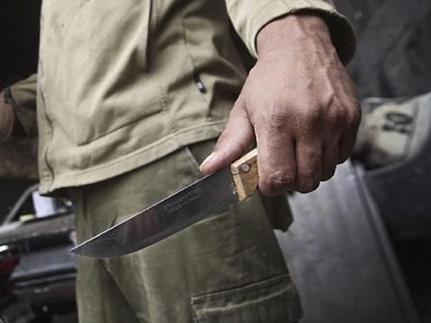 У Києві боєць АТО наніс дівчині 40 ножових поранень і перерізав собі вени