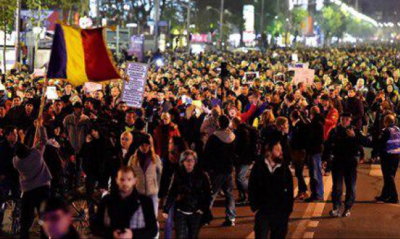В Румынии к антиправительственным митингам присоединился президент страны - ВИДЕО