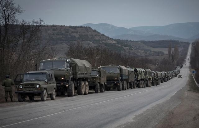 Россия раскрасила свои войска на границе с Украиной в цвета миротворцев ООН