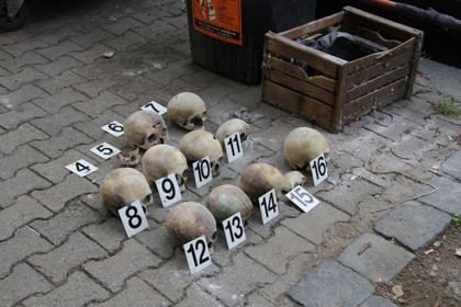 На вулицях Праги знайшли 16 людських черепів 