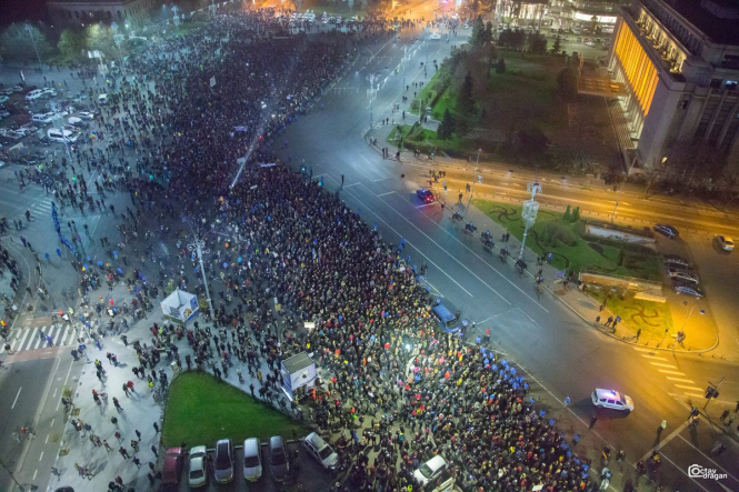 На акцию протеста в Румынии вышли около 10 тысяч человек, - Reuters