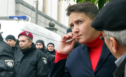 Савченко требует лично вручить ей повестку на допрос по 