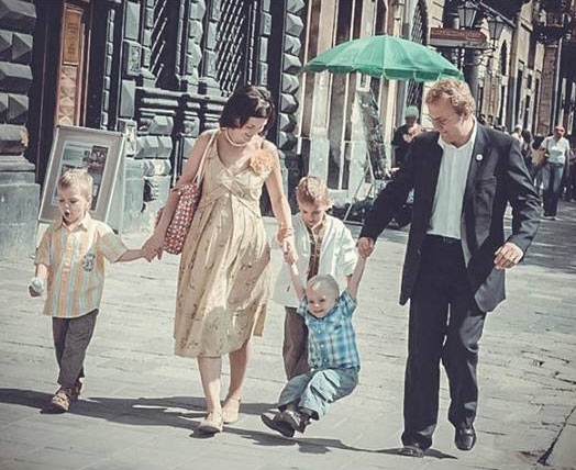 В России новость о запрете усыновления детей американцами проиллюстрировали семьей мэра Львова