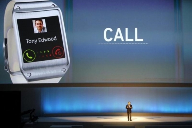Samsung анонсував розумний годинник Gear S, здатний працювати із SIM-карткою