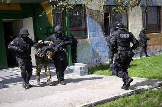 СБУ задержала подручного снайпера террористов в Краматорске, - видео