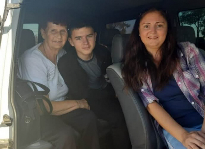 Семья Сенцова пересекла админгранице с Крымом и едет в Киев
