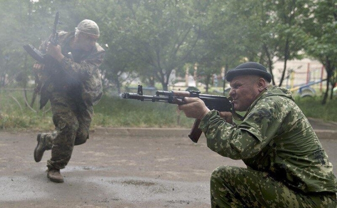 Террористы обстреливают жилые кварталы Донбасса, - спикер АТО 