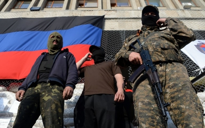 Терористи захопили казначейство, податкову та НБУ в Донецьку
