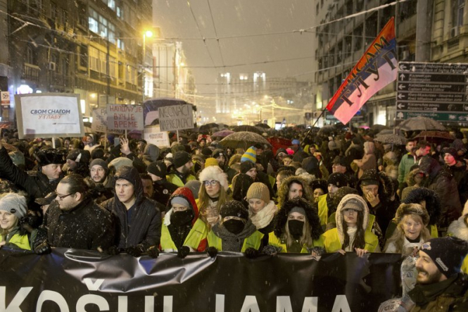 Тысячи сербов протестовали в Белграде против президента Вучич