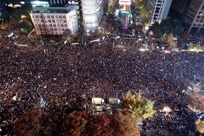 У Південній Кореї сотні тисяч людей вимагають відставки президента, - ВІДЕО
