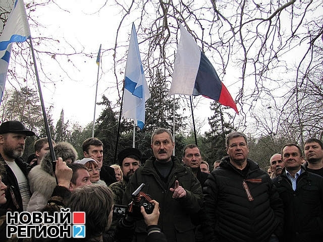 В Севастополе милиция оградила евромайданивцив от сторонников Партии регионов