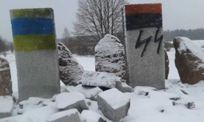 МЗС Польщі вимагає покарати вандалів, що зруйнували пам’ятник полякам на Львівщині