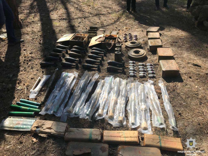 В Днепре в лесополосе нашли 30 мин и 280 гранат, - ФОТО