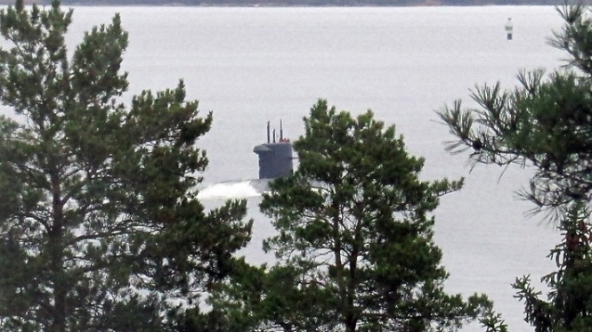 Туристы в Швеции сфотографировали подводную лодку, которую сейчас разыскивает власть страны
