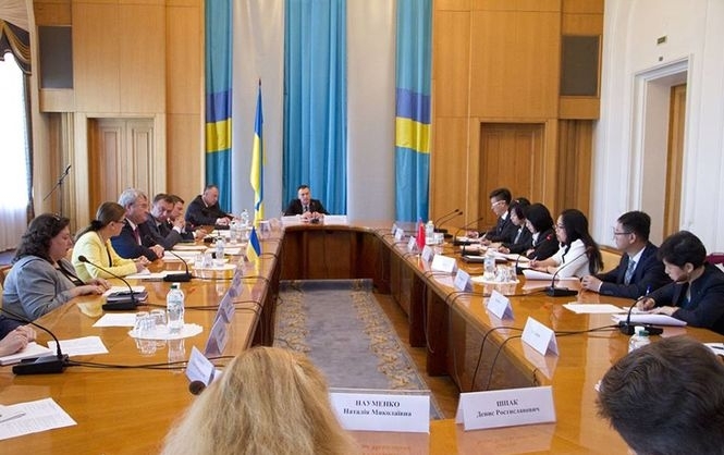 Украина и Китай договорились об упрощении режима поездок для граждан