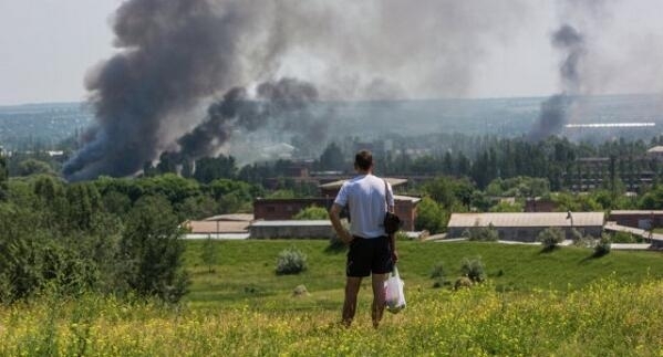 Активная фаза АТО в Славянске: украинская артиллерия обстреляла захваченные здания