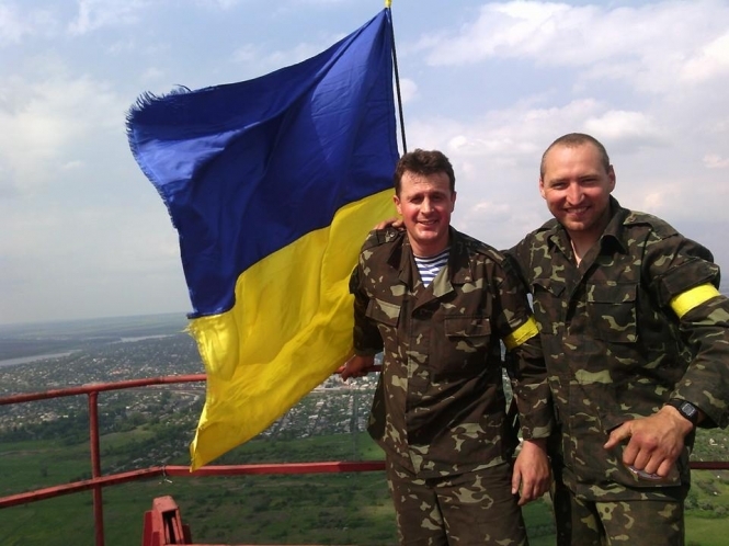 Над телебашней в Славянске поднят украинский флаг