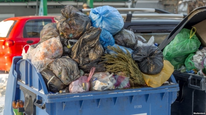 Жители поселка Коктебель жалуются на проблему вывоза мусора