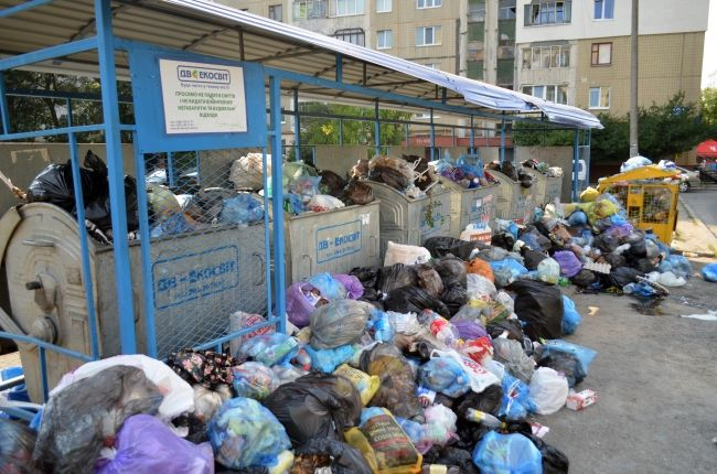 У Львові виникла критична ситуація із вивезенням сміття