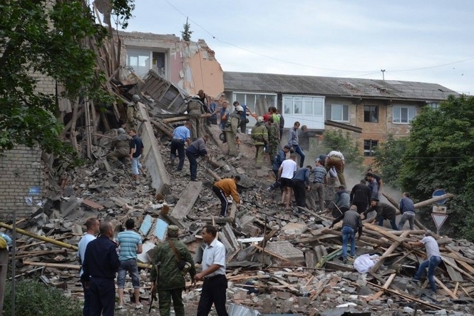 11 людей загинуло через руйнування будинку в Сніжному на Донеччині