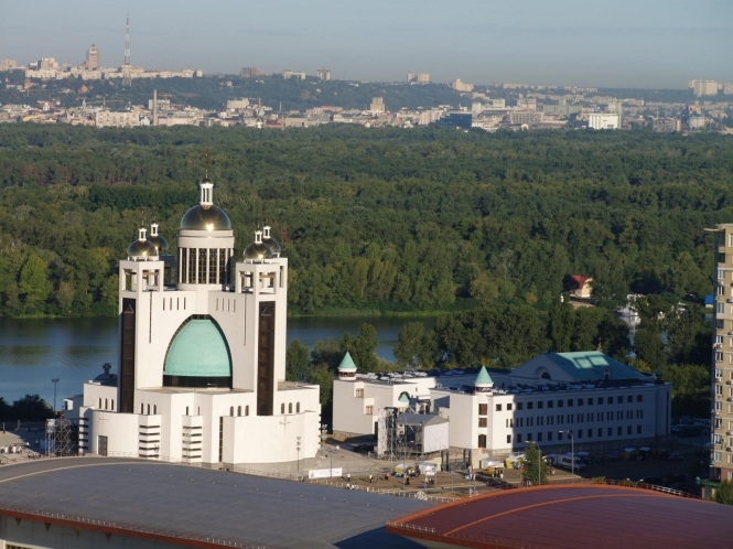 Из-за строительства на Никольской Слободке в Киеве Патриарший собор УГКЦ пошел трещинами