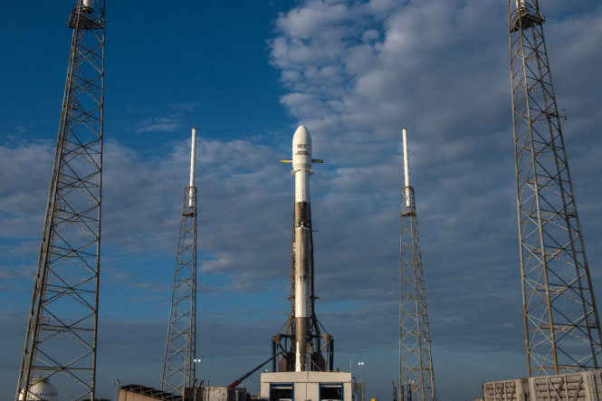 SpaceX запустила ракету Falcon 9 - ВИДЕО