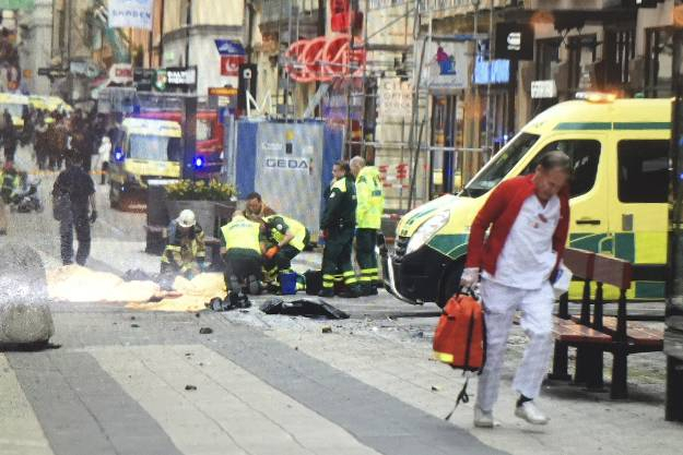 Теракт у Стокгольмі: у вантажівці знайшли сумку з вибухівкою 