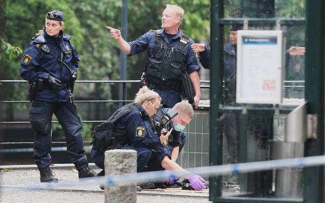 У Стокгольмі невідомі напали з ножем на поліцейських: є поранені