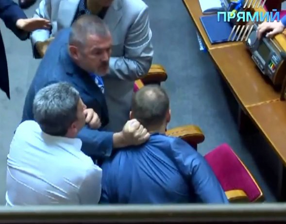У сесійній залі Верховної Ради відбулася сутичка між Березою і Долженковим