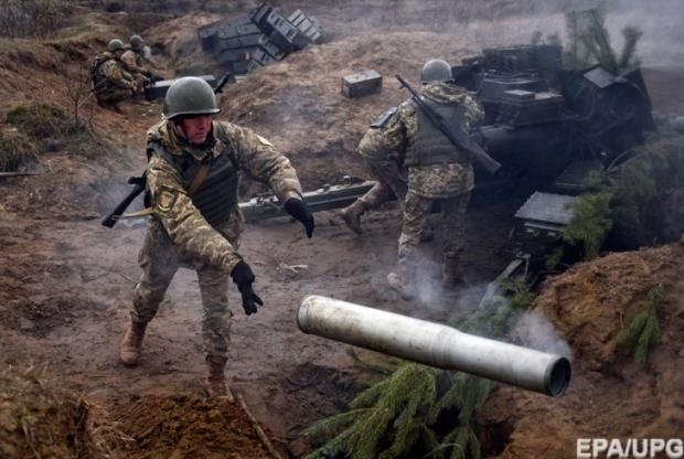 Трое украинских бойцов были ранены в Донбассе в воскресенье