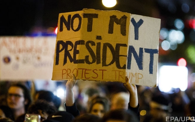 Американці вийшли на вулиці проти Трампа