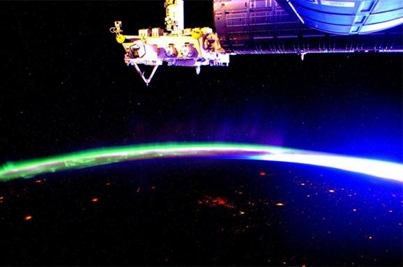Астронавт обнародовал удивительное фото северного сияния над Землей