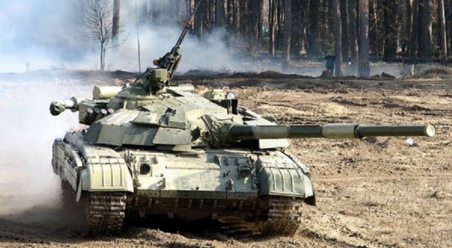 Терористи з танків обстріляли житлові квартали Авдіївки