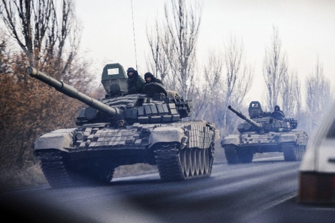 Россия продолжает перебрасывать на Донбасс военную технику и наемников, - СНБО