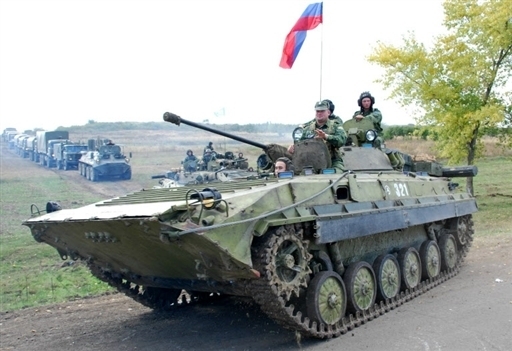 Россия стягивает военную технику к границе с Украиной и выставляет огневые позиции, - СНБО