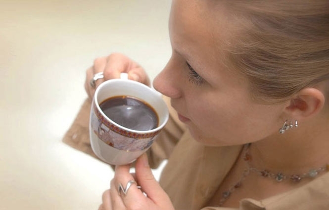 Чотири горнятка кави в день не зневоднюють організм
