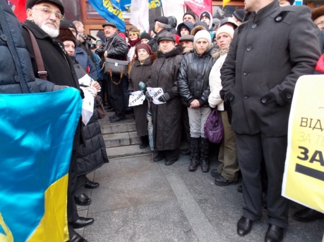 Тернопольский областной совет будут охранять женщины